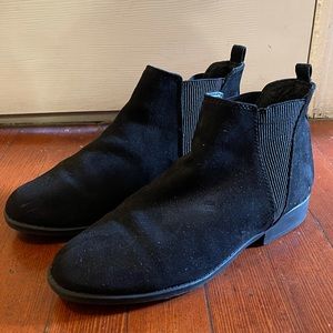 Black Chelsea Velvet Boots